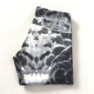 Lululemon patterned cropped leggings